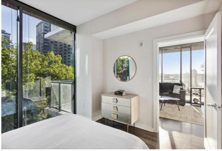 Apartment At Azure *