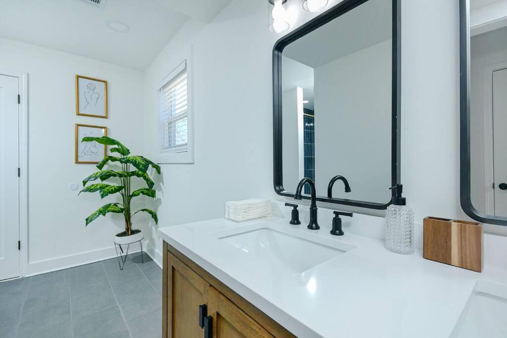Stylish Getaway Near Atl Airport & Downtown! * Atlanta