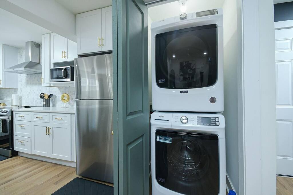 Stylish Getaway Near Atl Airport & Downtown! Holiday home