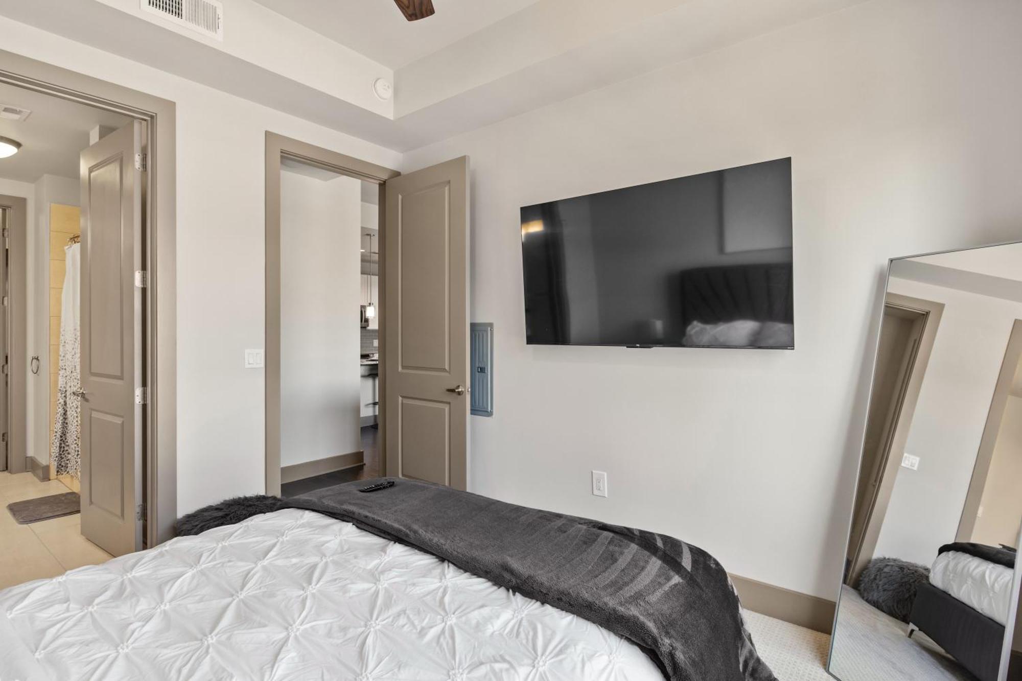 Luxurious Downtown Apartment *