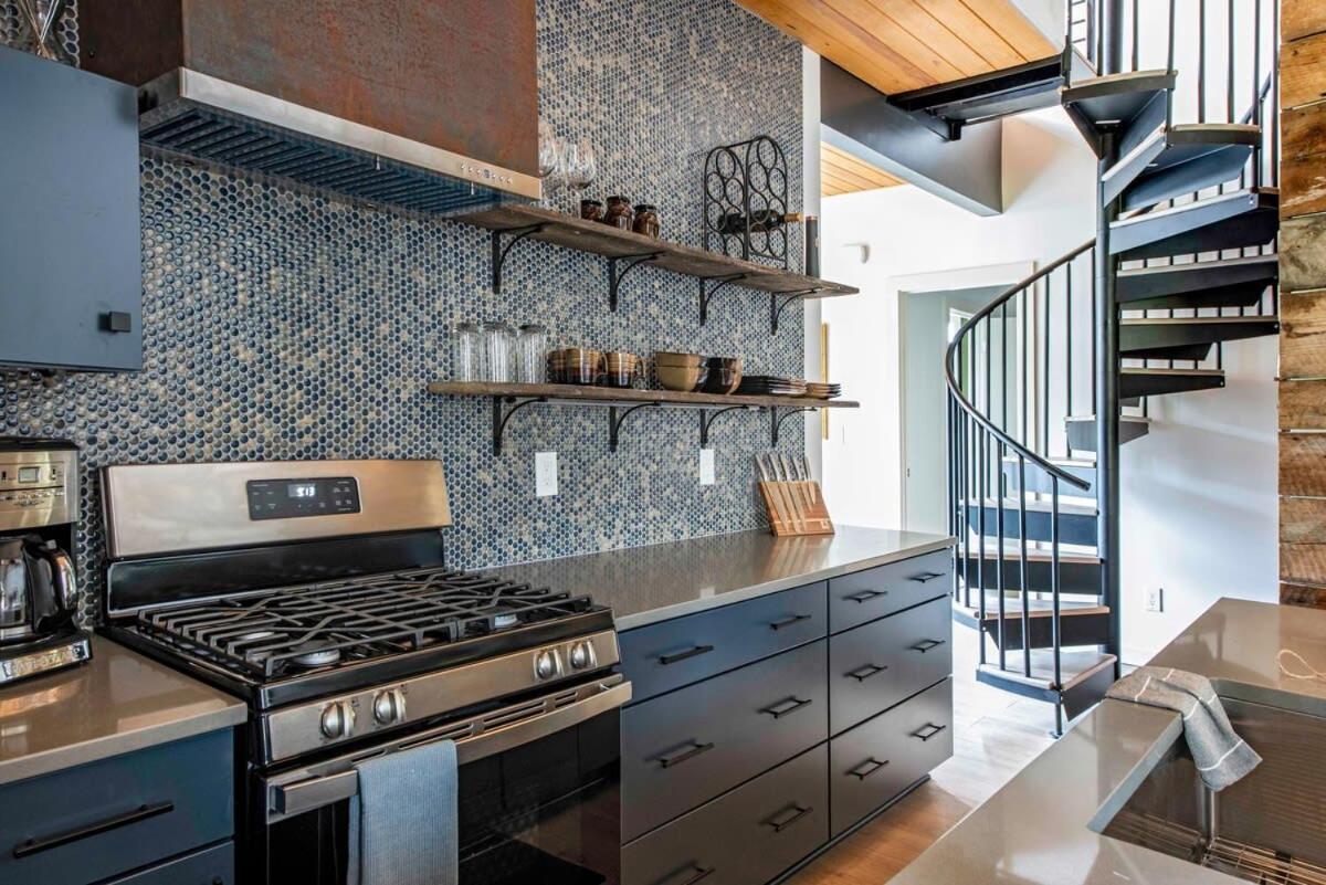 Holy Grail Apartment *