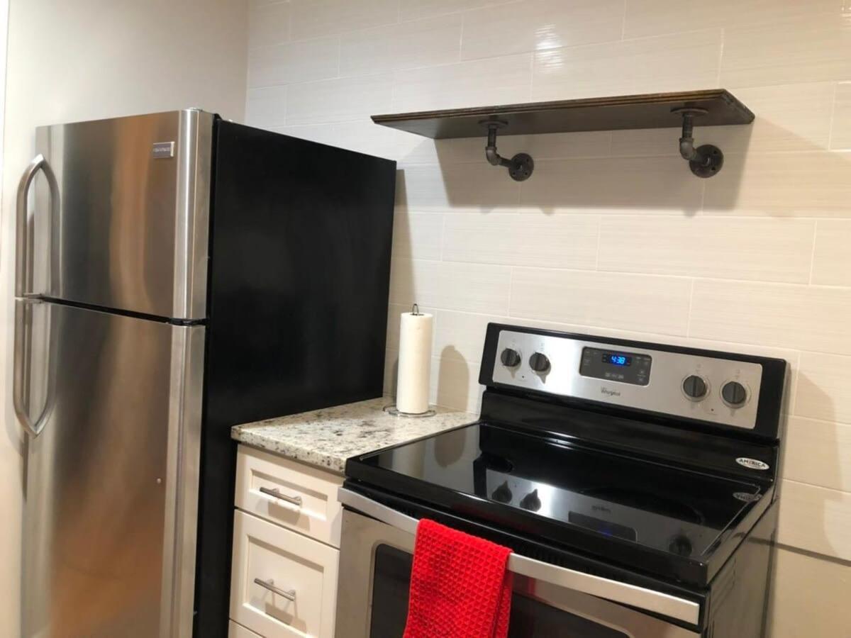 Downtown Condo! Private Balcony! Pt10f