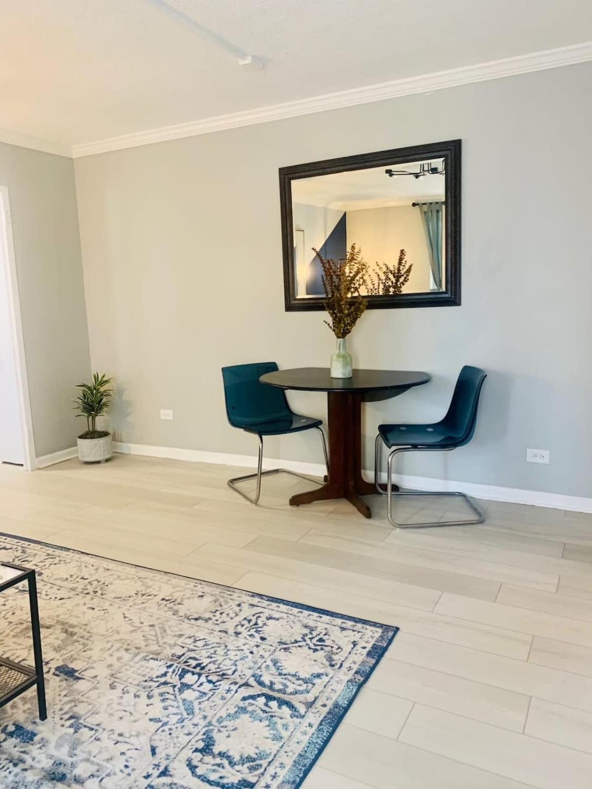 Holiday home Downtown Condo! Private Balcony! Pt10f