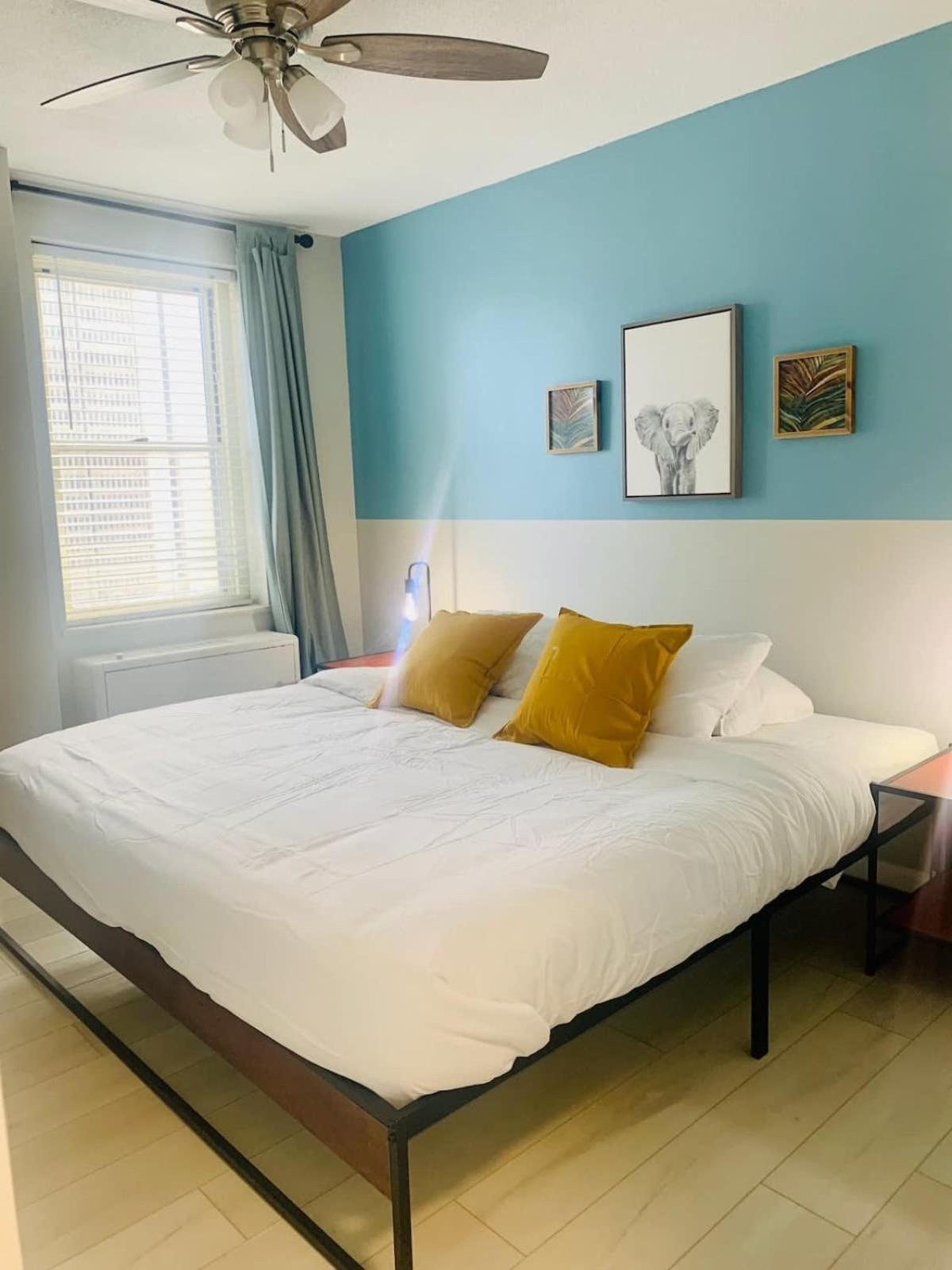 Holiday home Downtown Condo! Private Balcony! Pt10f *