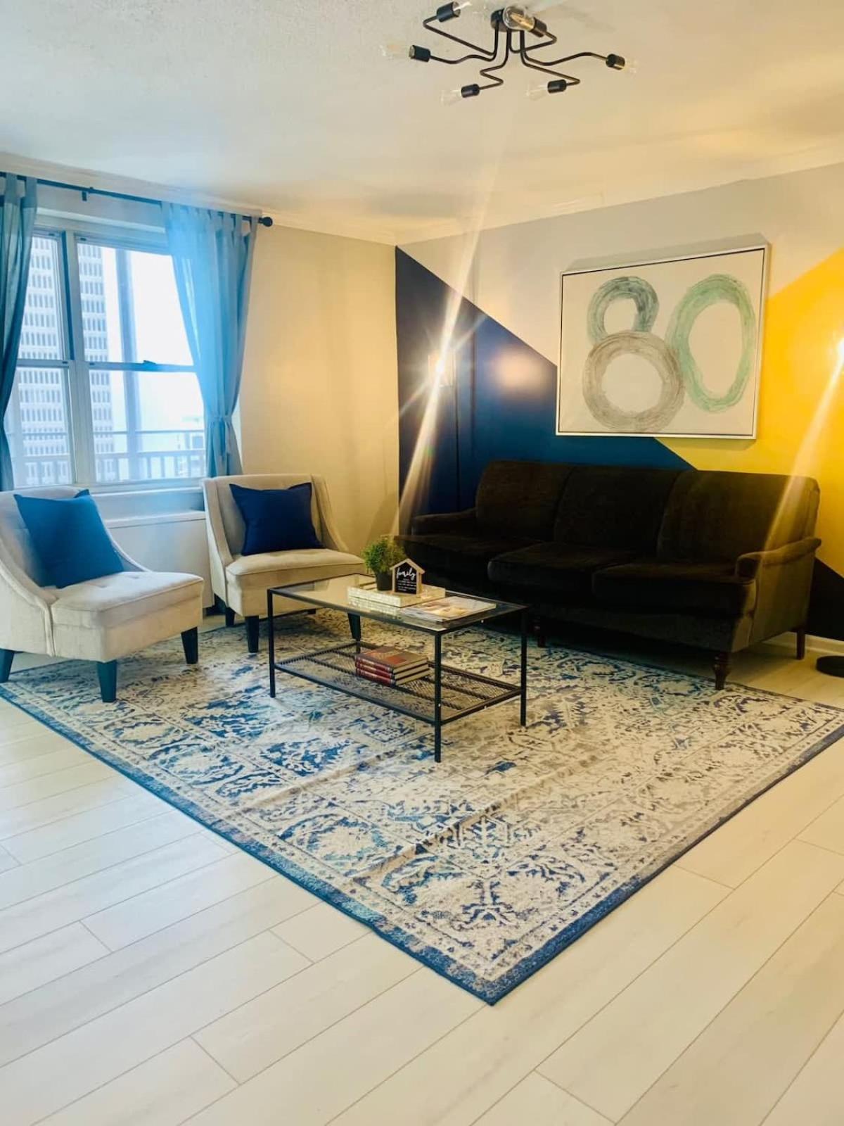 Holiday home Downtown Condo! Private Balcony! Pt10f *