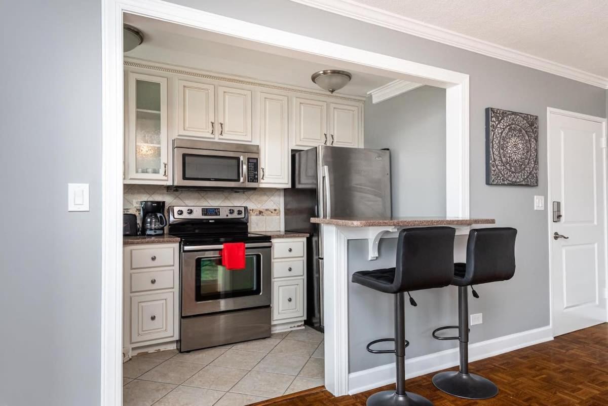 Holiday home Entire Condo! Downtown! 24 Concierge! Pt9b *