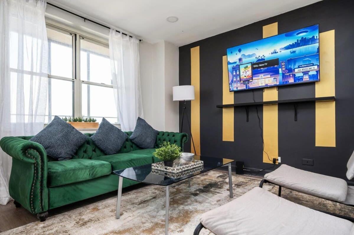 Downtown! Private Balcony! 24 Concierge! Pt11h Atlanta