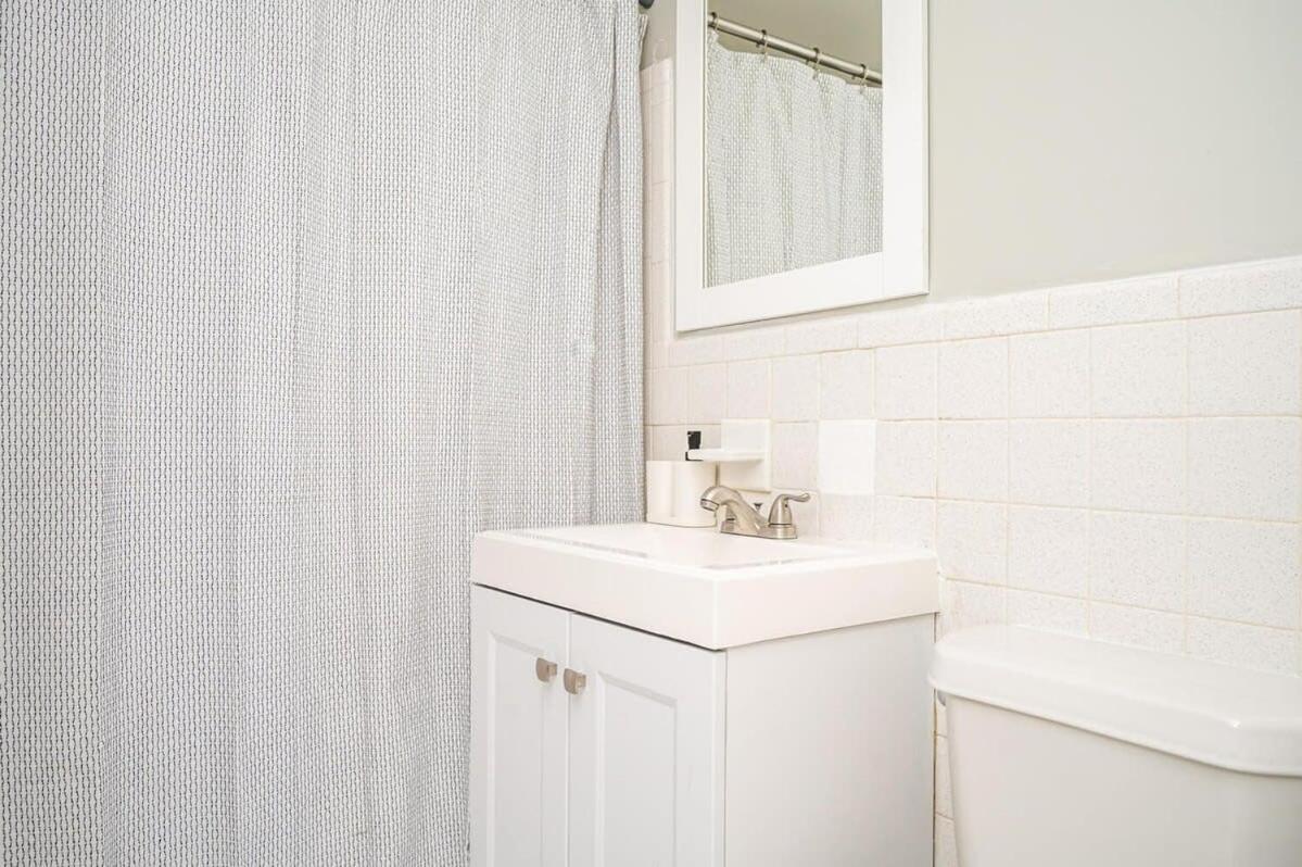 Apartment Downtown! Paid Onsite Parking! View! Lm1706