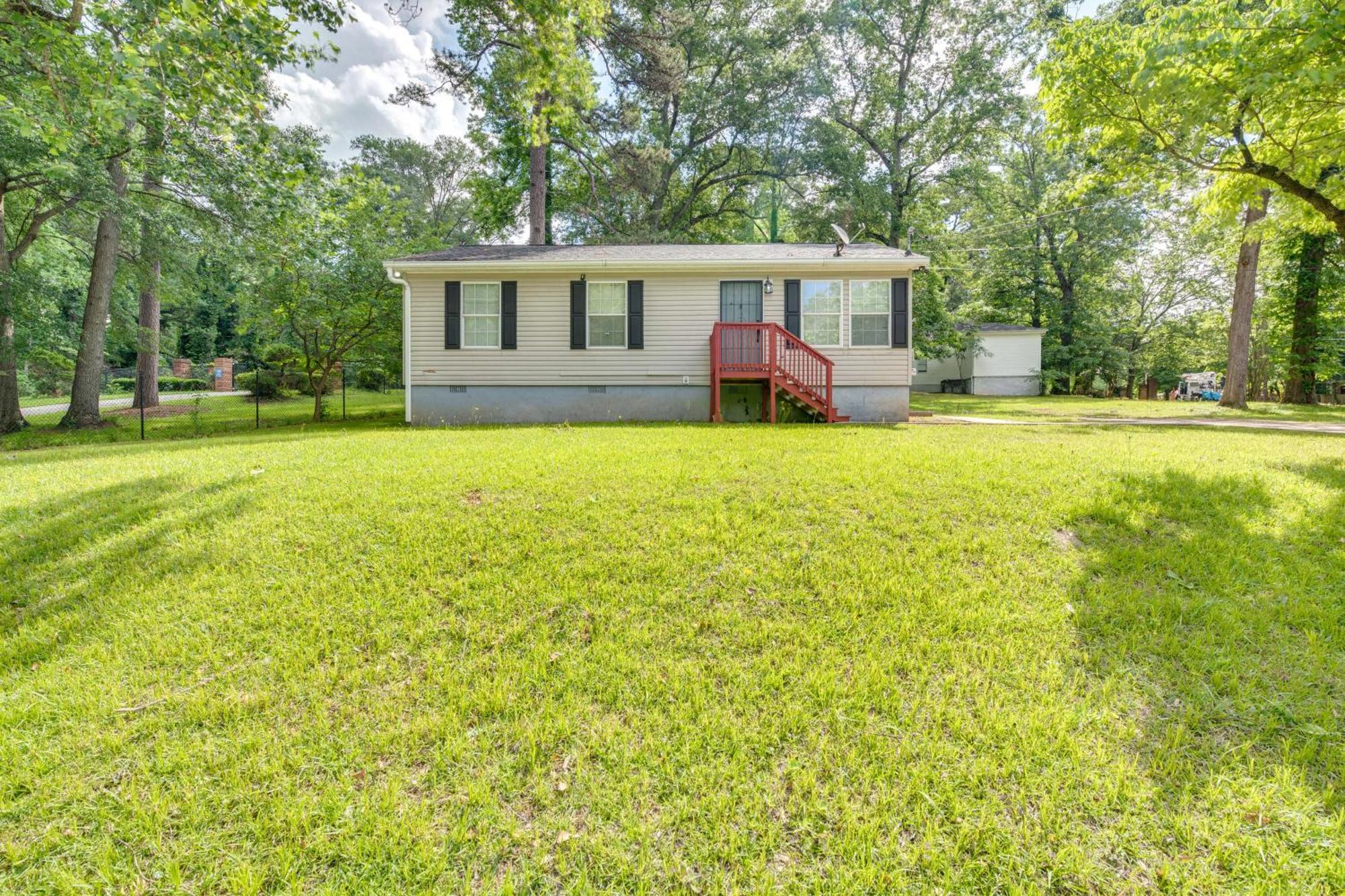 With Yard About 7 Mi To Downtown! * Atlanta