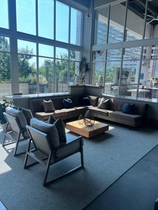 Luxe Skyline Views