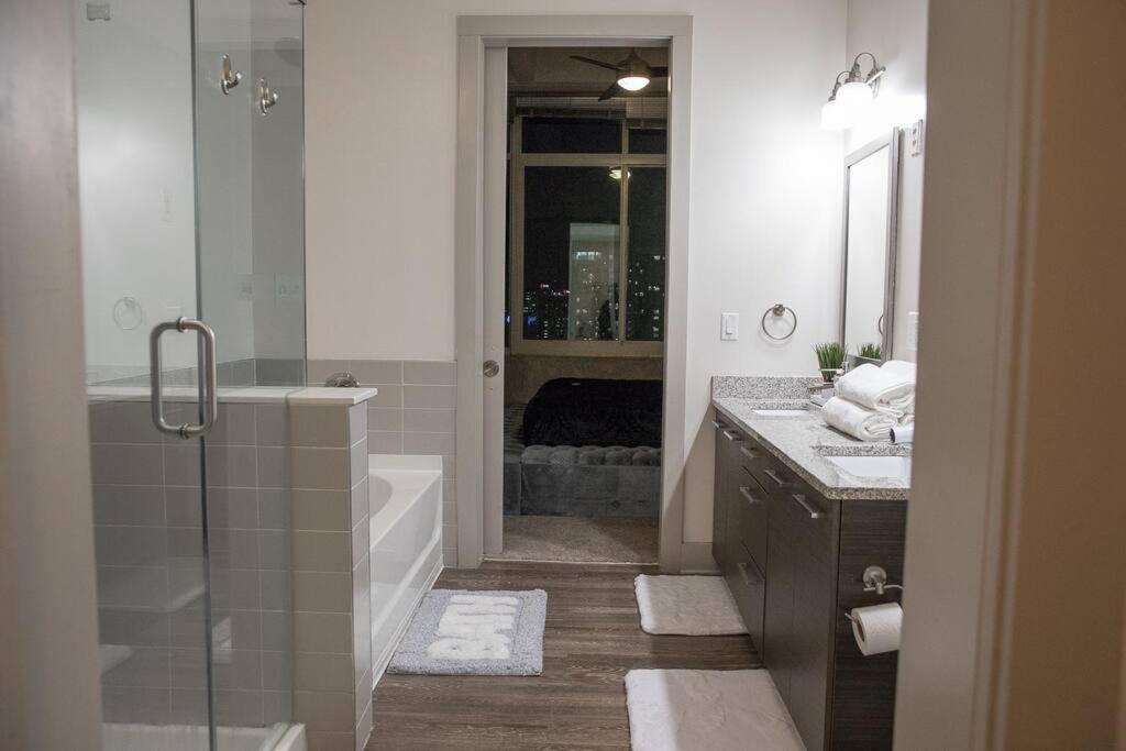 Apartment Luxe Skyline Views