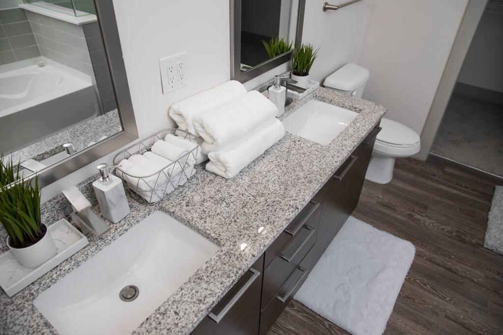 Apartment Luxe Skyline Views *