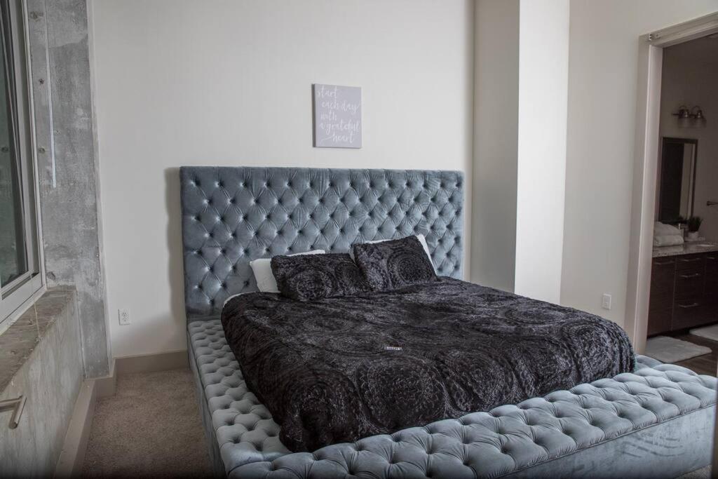 Apartment Luxe Skyline Views