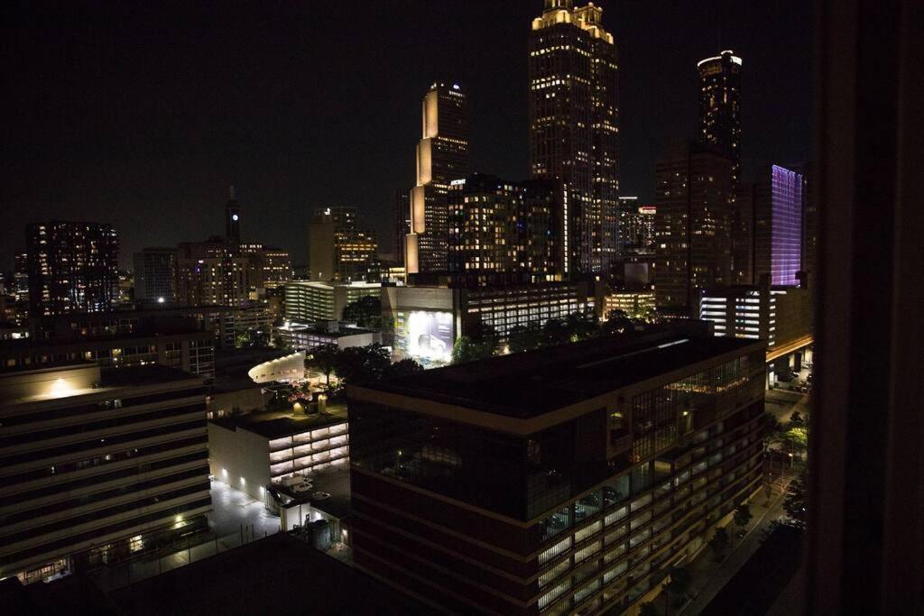 Luxe Skyline Views Apartment *