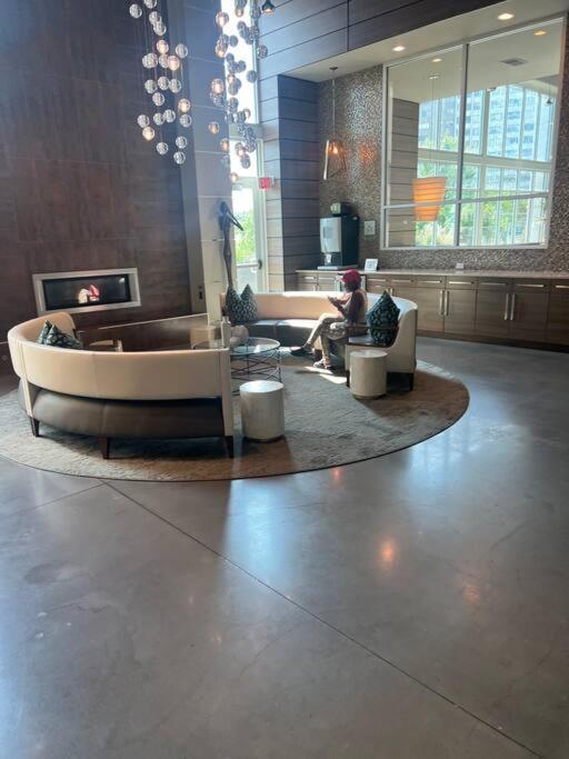 Apartment Luxe Skyline Views *
