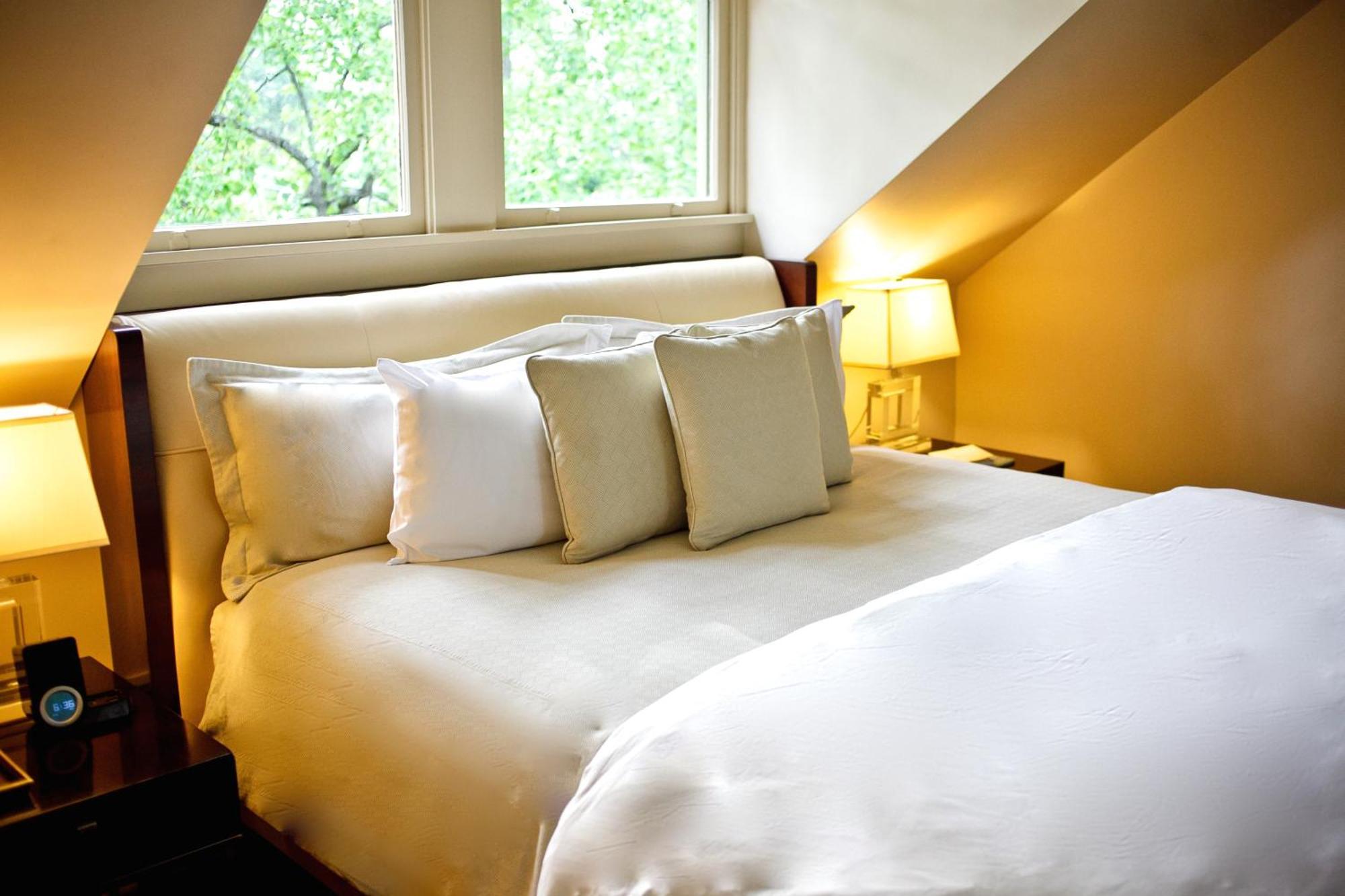 Stonehurst Place Bed & Breakfast