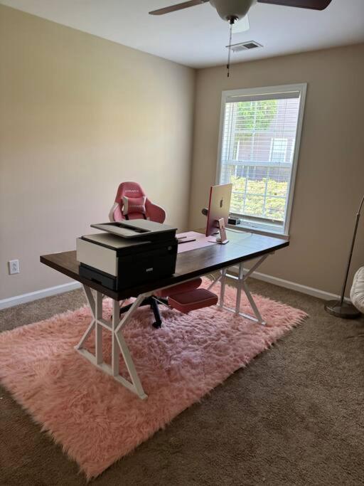 Luxury Pink Cascades Oasis - Gated Community Atlanta