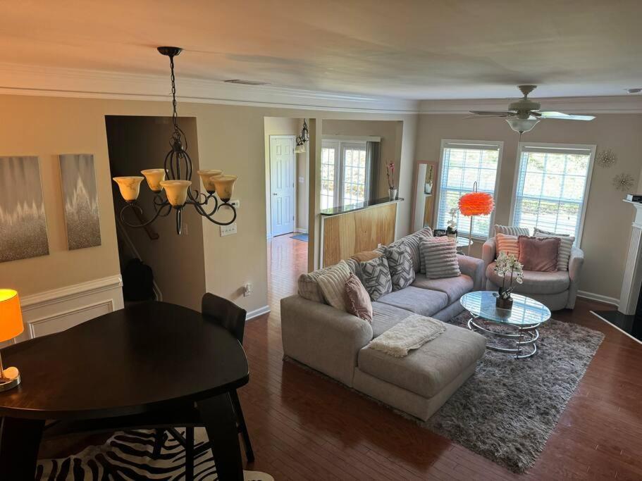 Luxury Pink Cascades Oasis - Gated Community Holiday home Atlanta