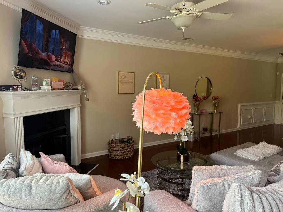 Luxury Pink Cascades Oasis - Gated Community Holiday home *