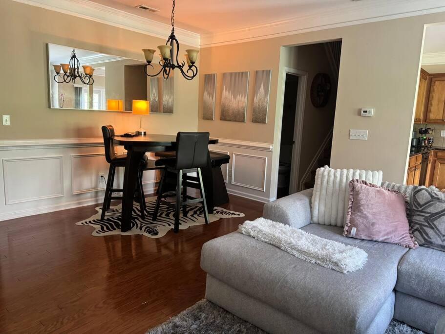 Luxury Pink Cascades Oasis - Gated Community Atlanta