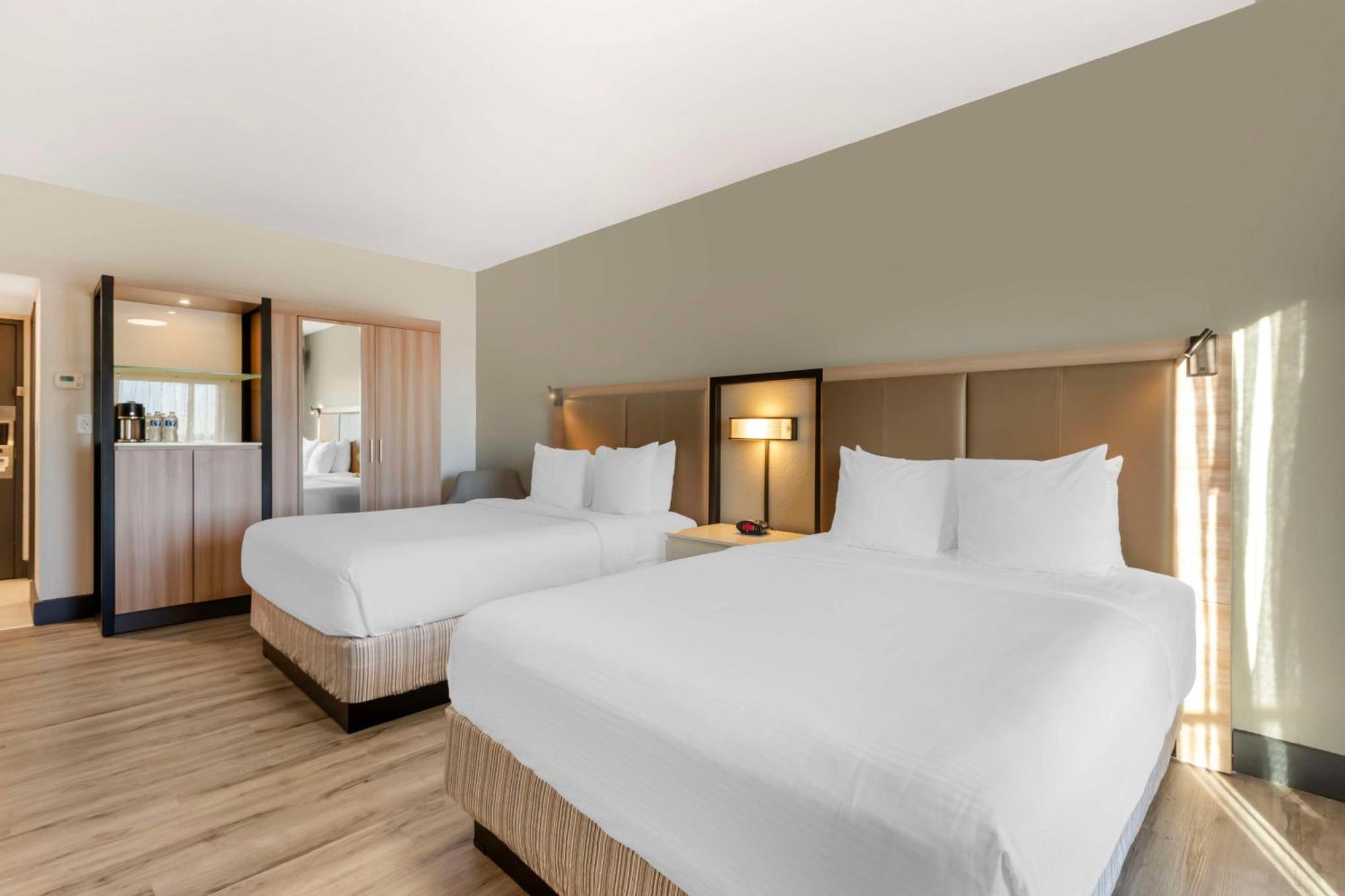 Western Airport East Hotel Forest Park