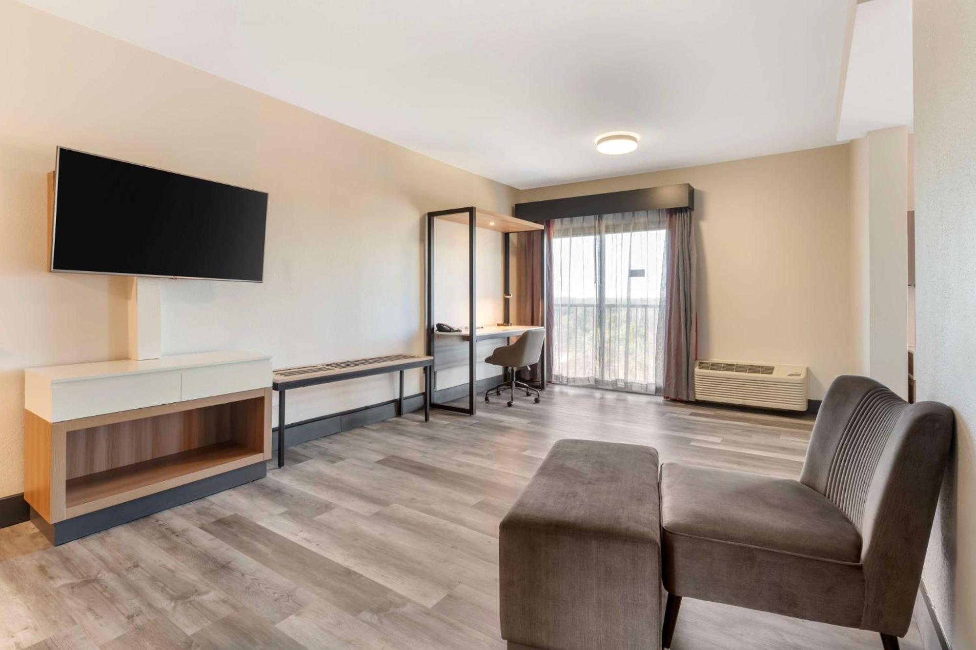 Western Airport East 3* Forest Park