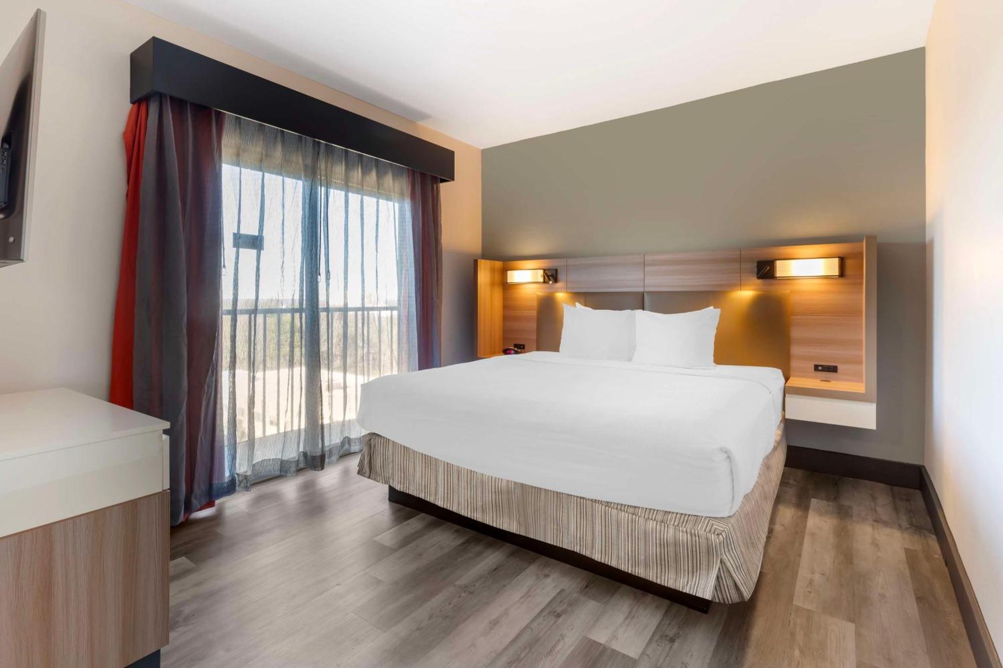 Western Airport East Hotel Forest Park
