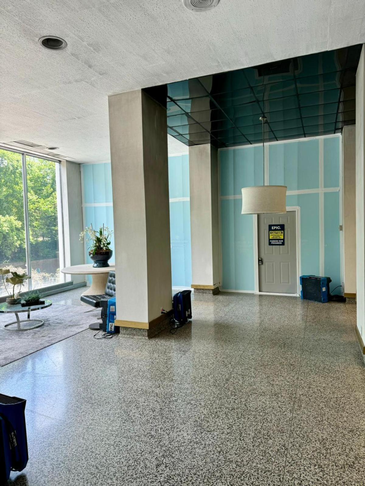 Downtown! Paid Onsite Parking! View! Lm1706 *