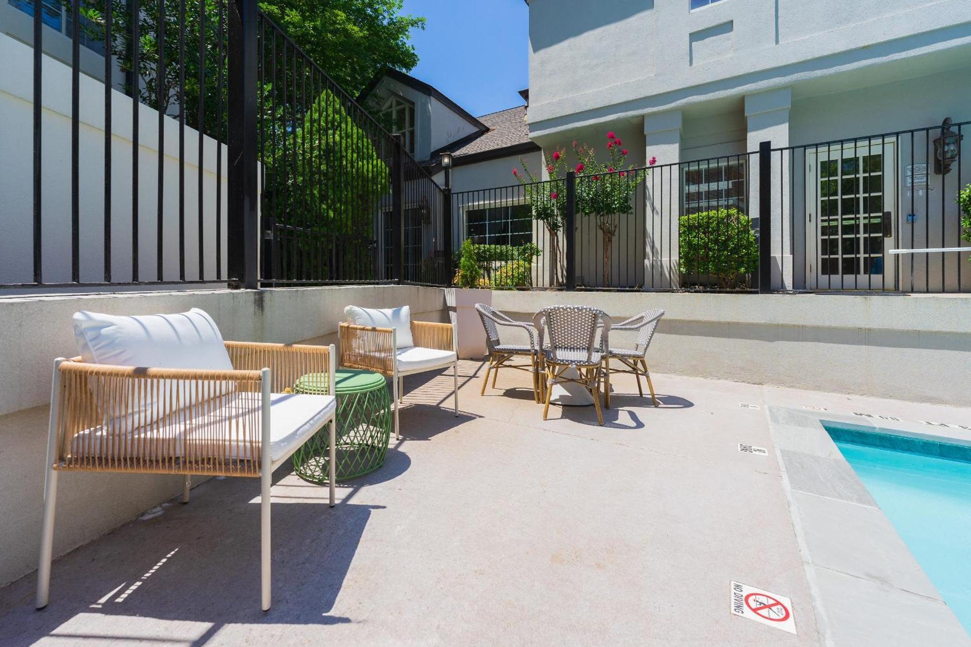 Apartment Stylish Buckhead Condo: Your Urban Getaway In Atlanta
