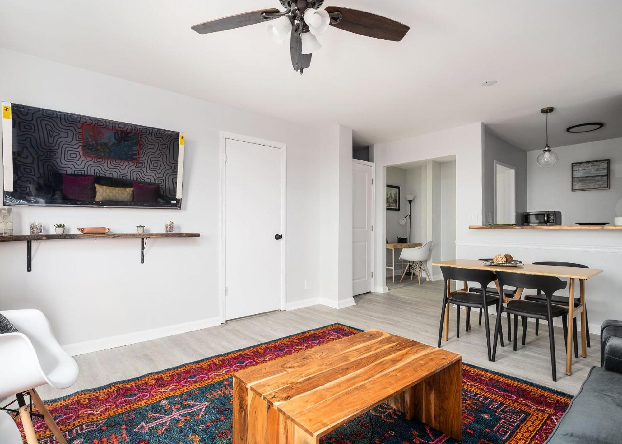 Renovated 2 Bedroom Free Parking Lm1405 *