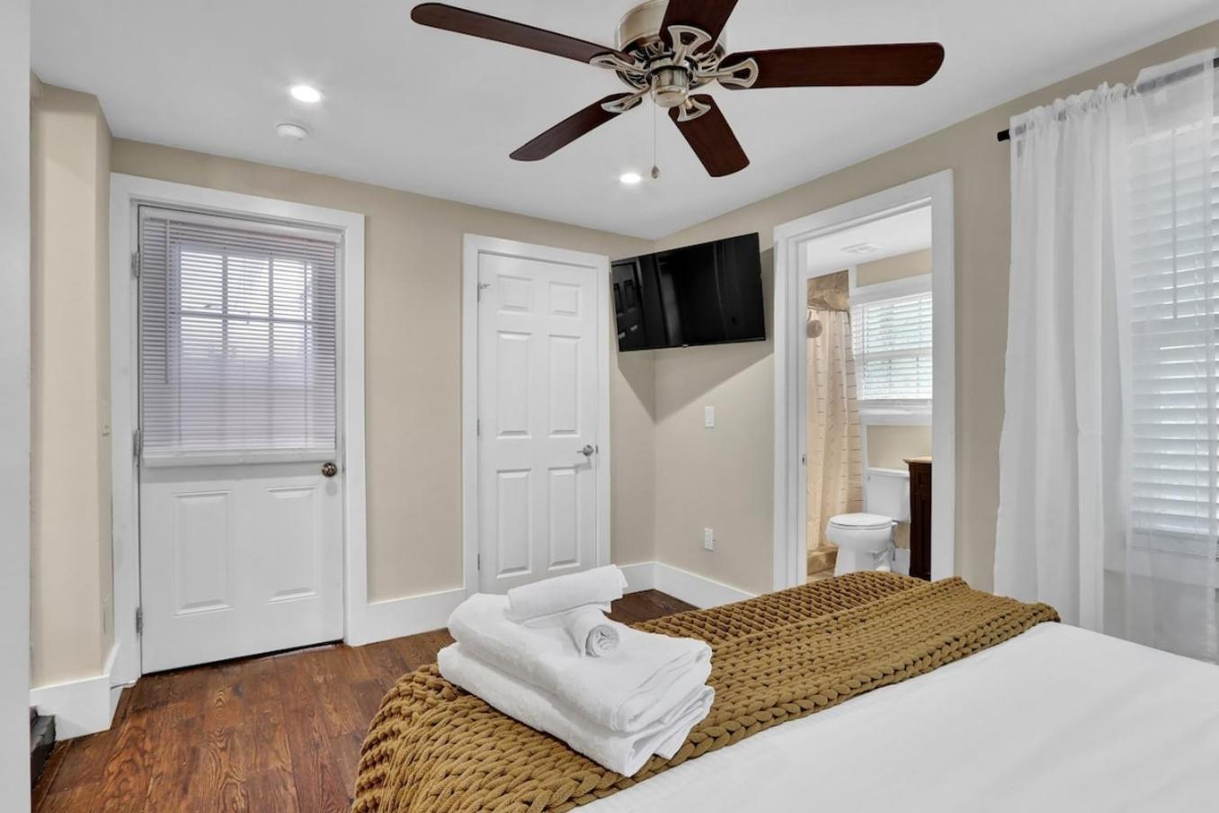 Heart Of Buckhead Message Now For Summer Special Holiday home Atlanta