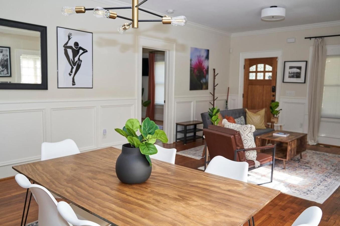 Holiday home Downtown Gem 5 Min To City, Near Marta & Pullman *