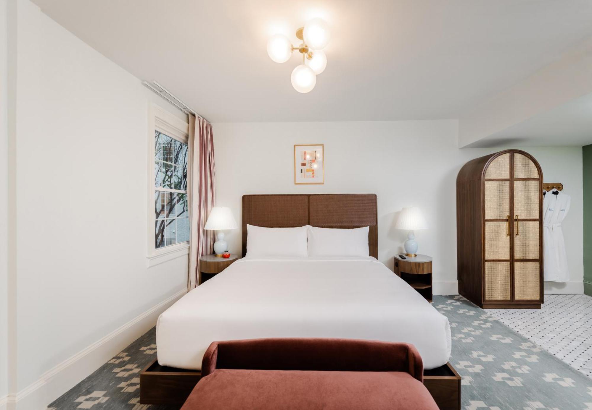 Granada Midtown 4*