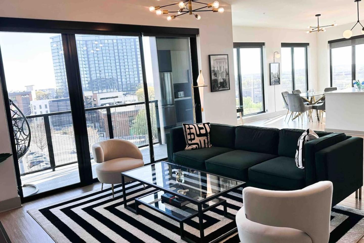 Luxe Penthouse Downtown Apartment
