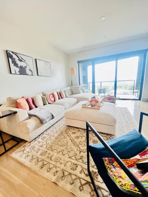 Warm & Lavish Midtown Oasis *