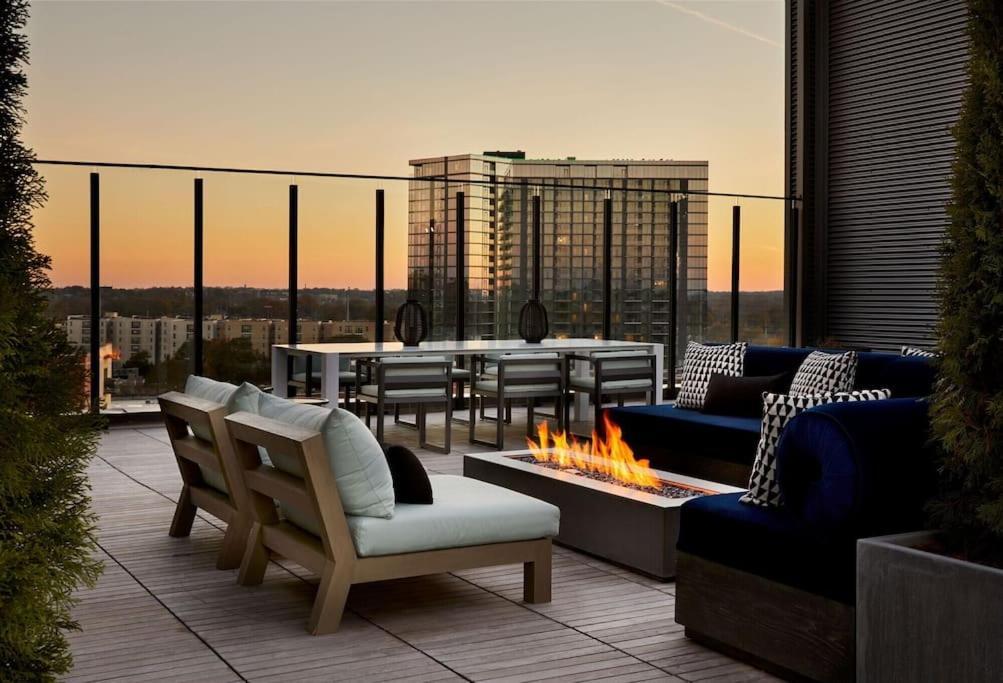 Warm & Lavish Midtown Oasis *