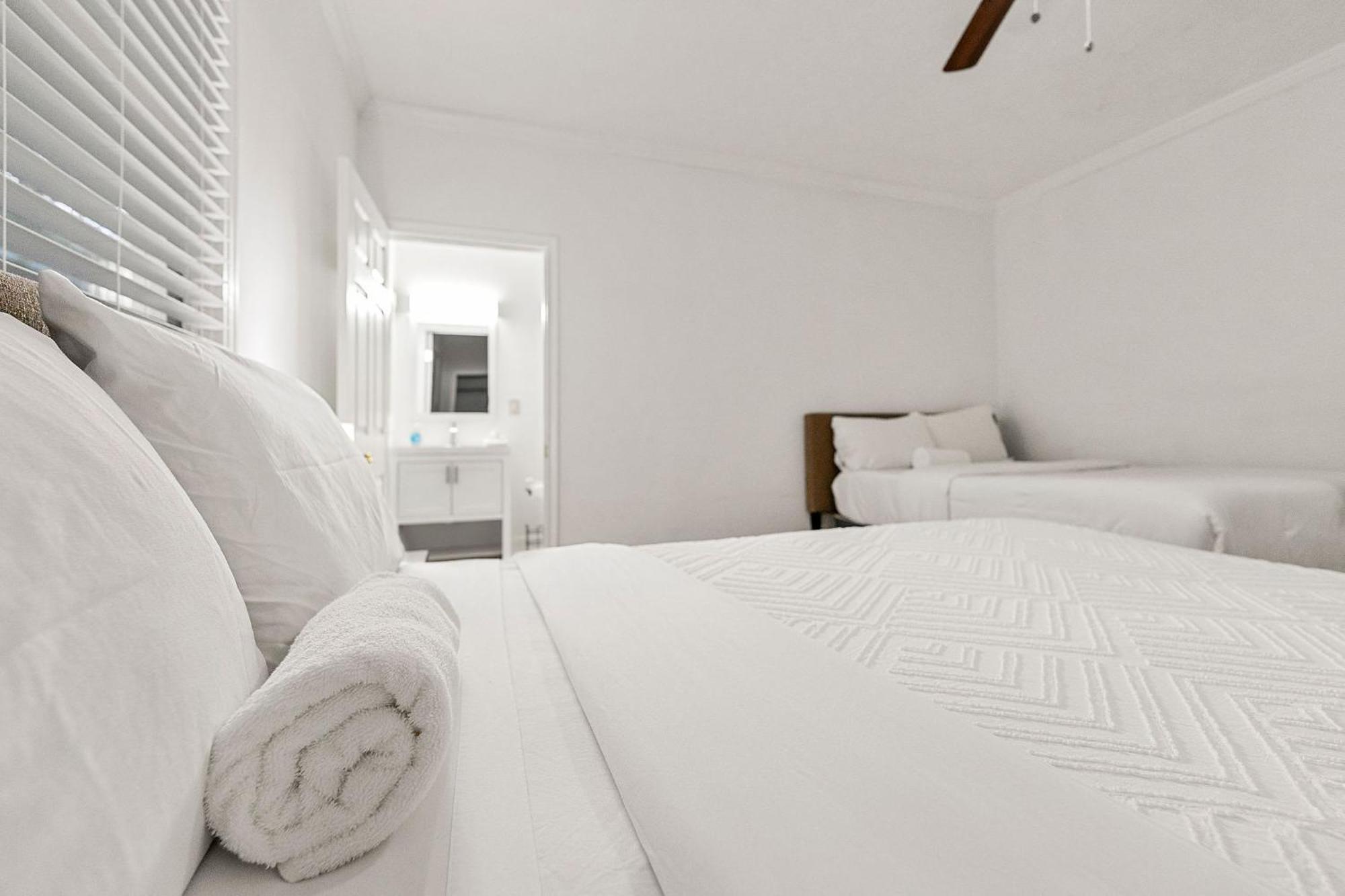 Spacious Near Zoo L Sleeps 12 Includ