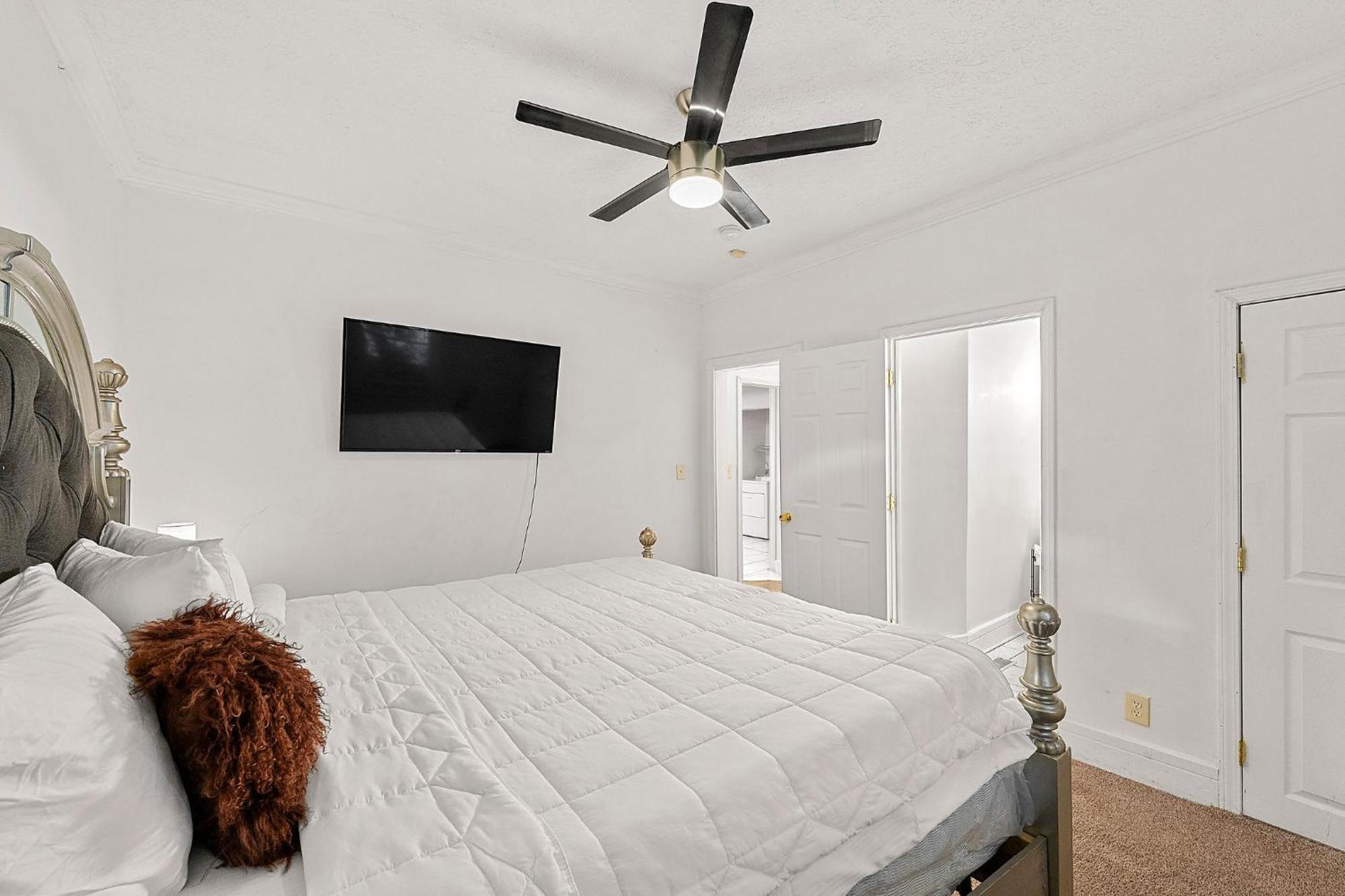 Spacious Near Zoo L Sleeps 12 Includ Holiday home Atlanta