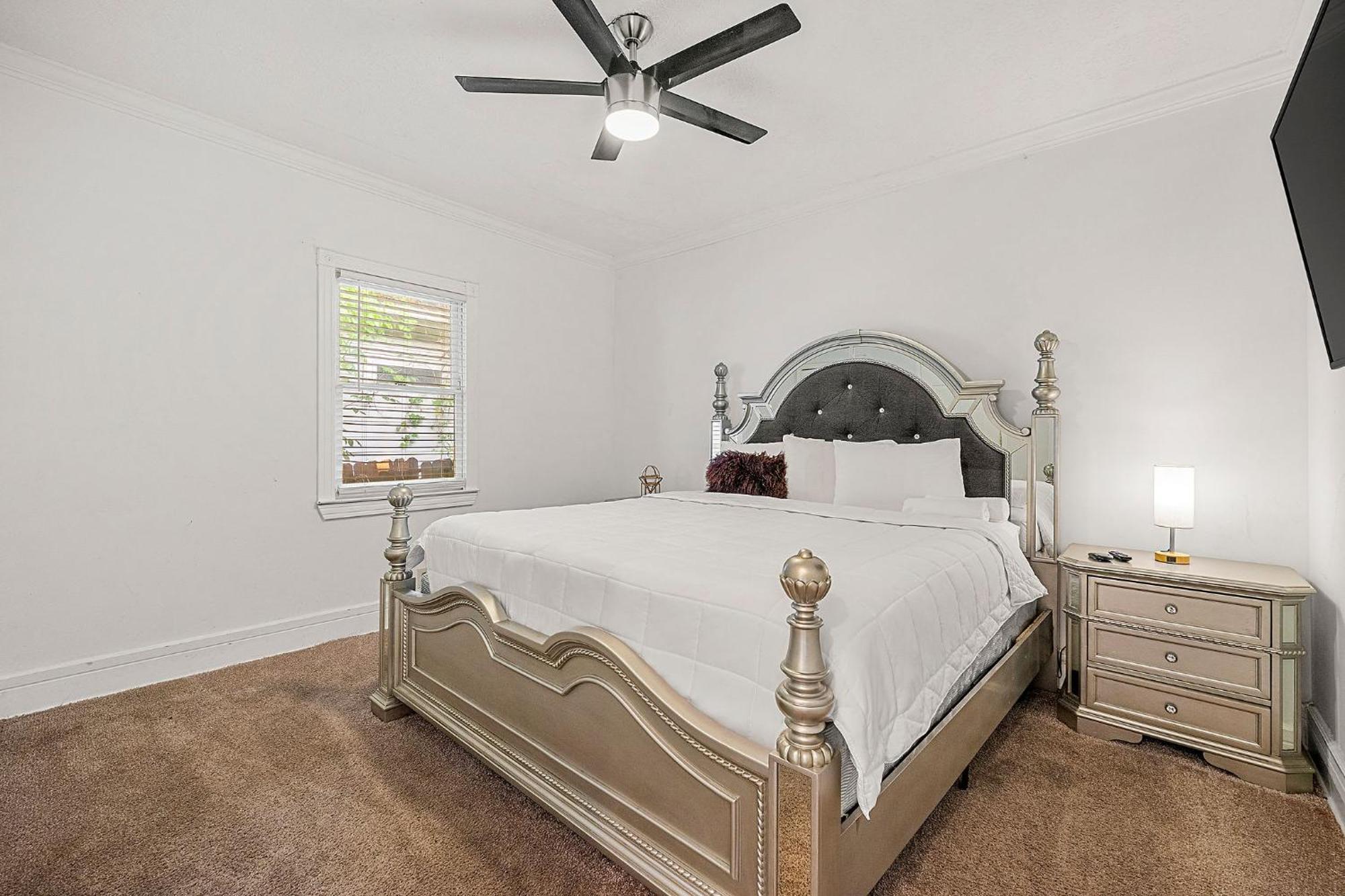 Spacious Near Zoo L Sleeps 12 Includ Holiday home *