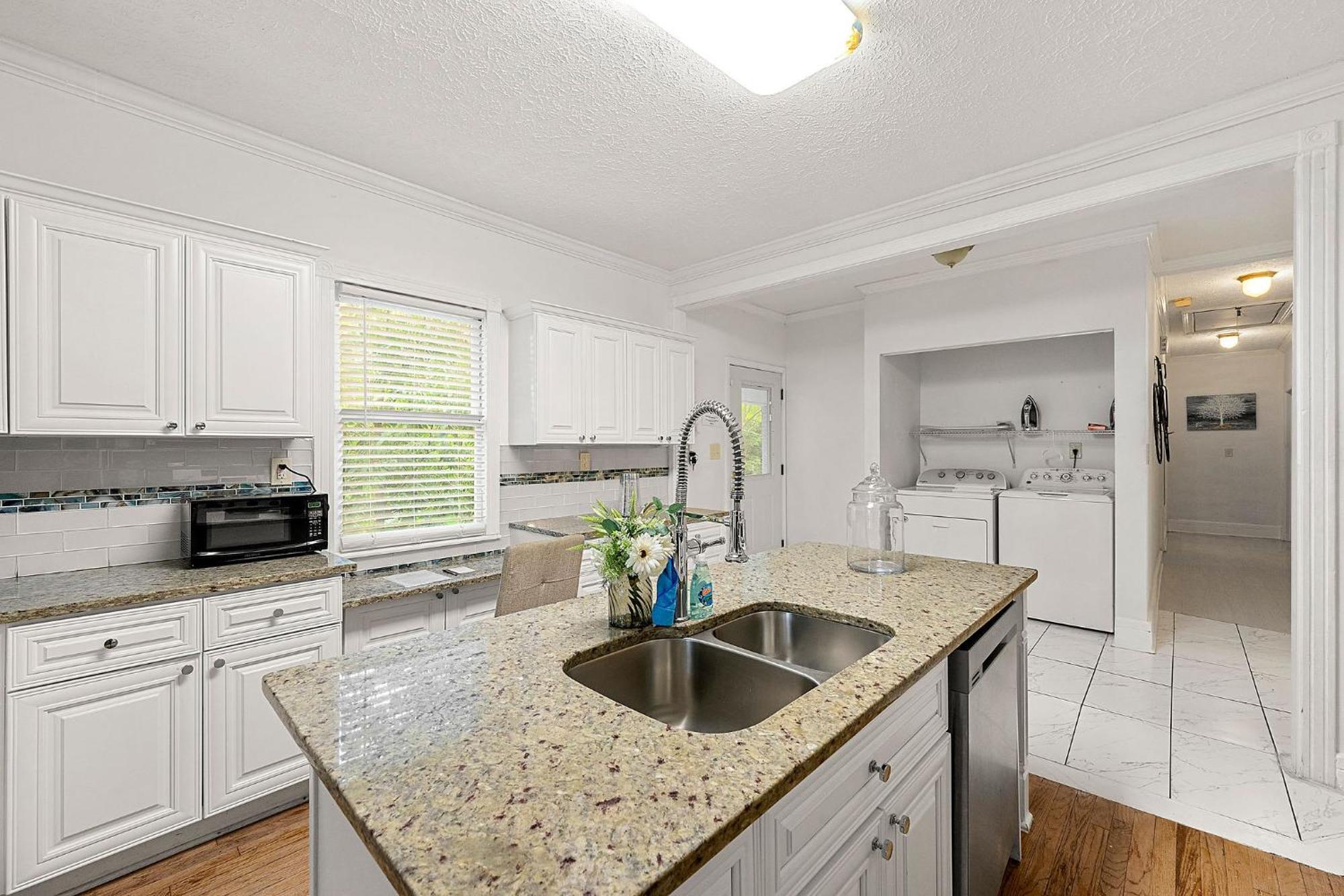 Spacious Near Zoo L Sleeps 12 Includ Atlanta