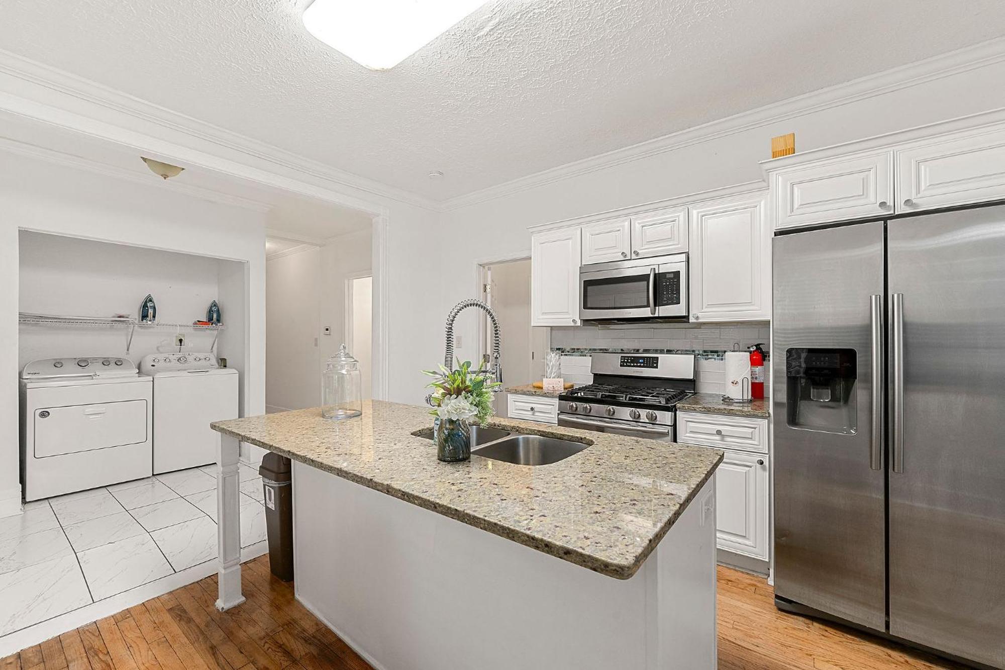Holiday home Spacious Near Zoo L Sleeps 12 Includ