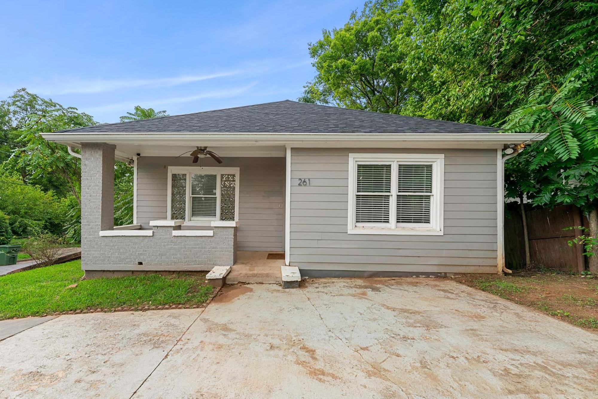 Spacious Near Zoo L Sleeps 12 Includ Holiday home Atlanta