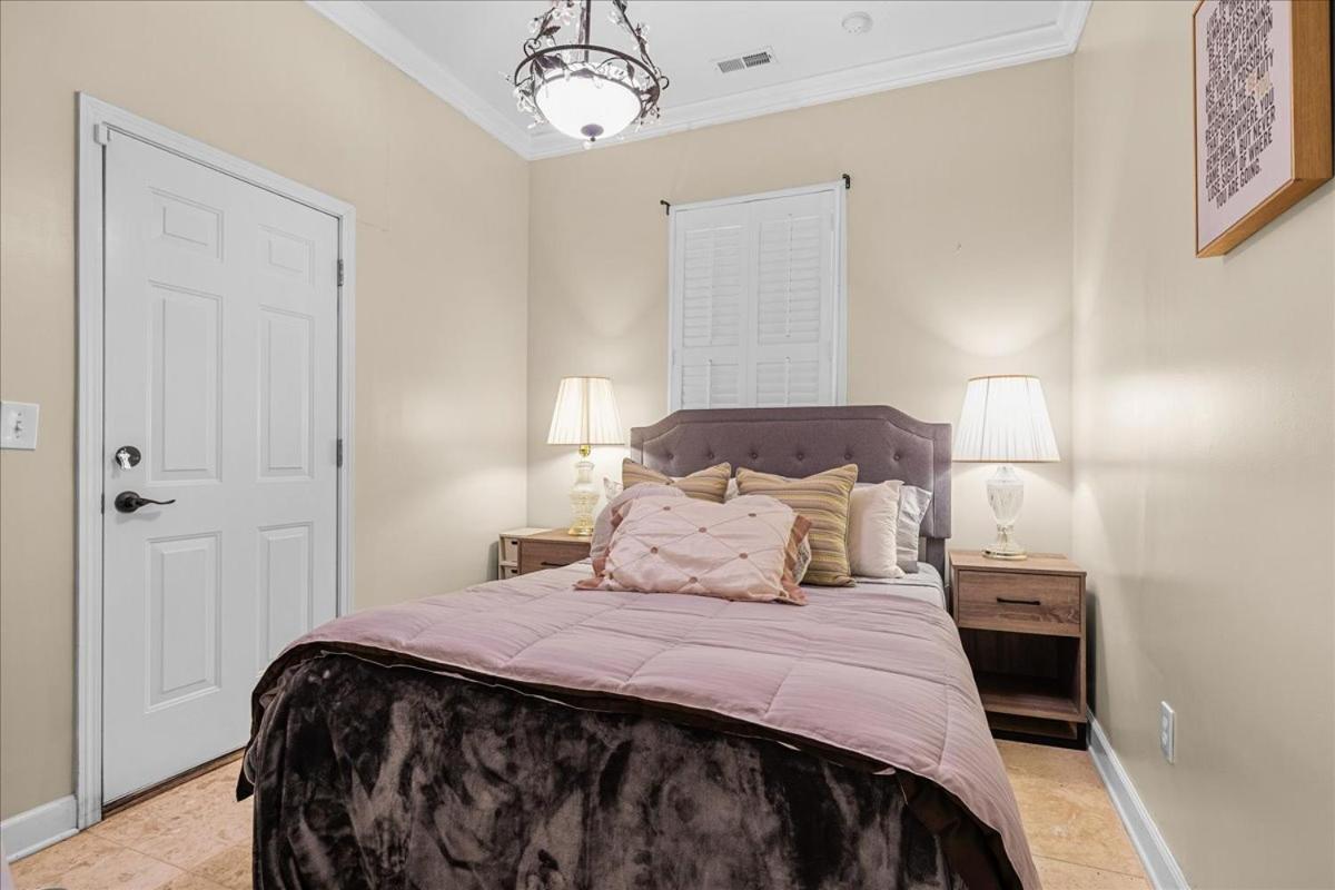 11580sqft Large By Airport Villa *