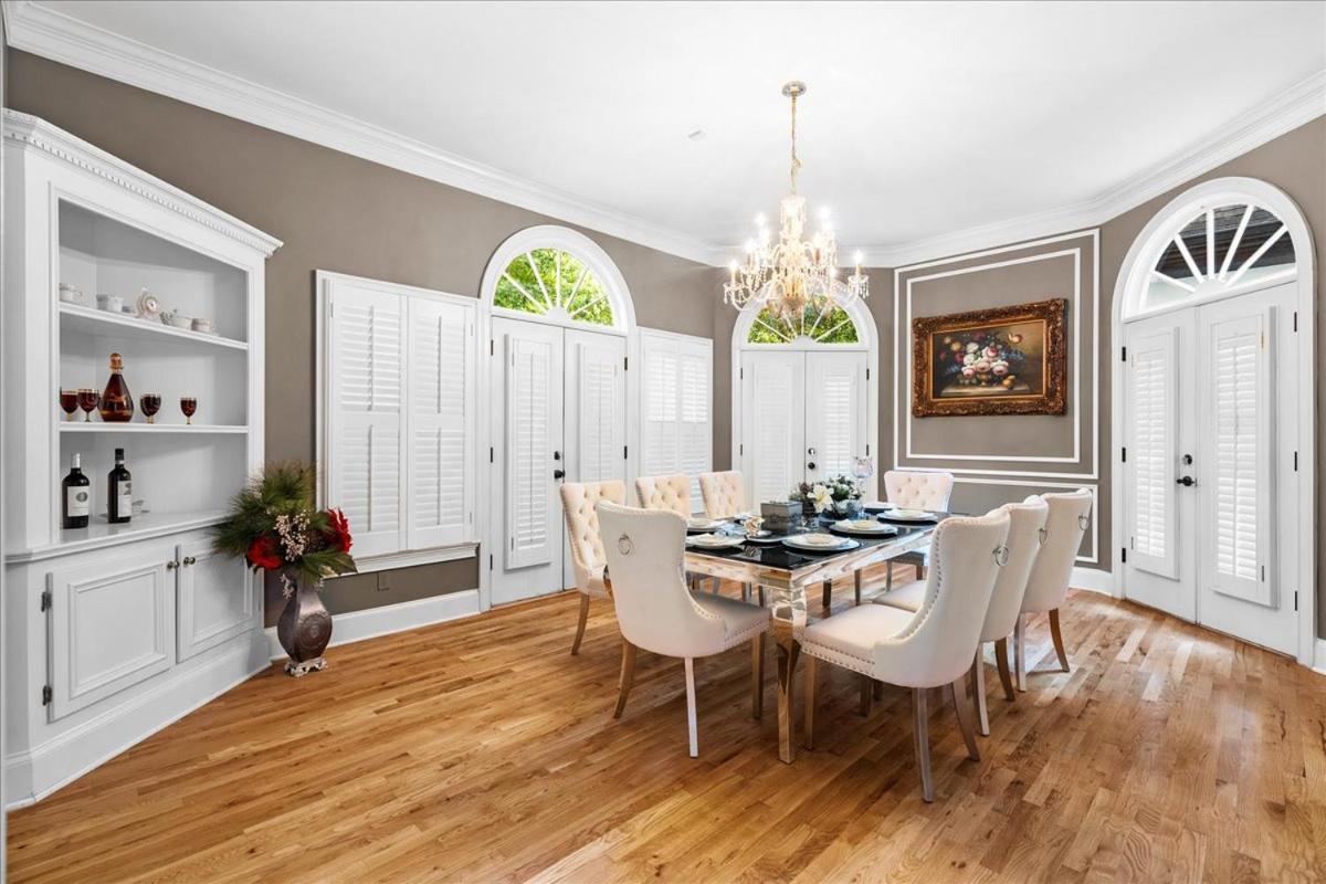 11580sqft Large By Airport *