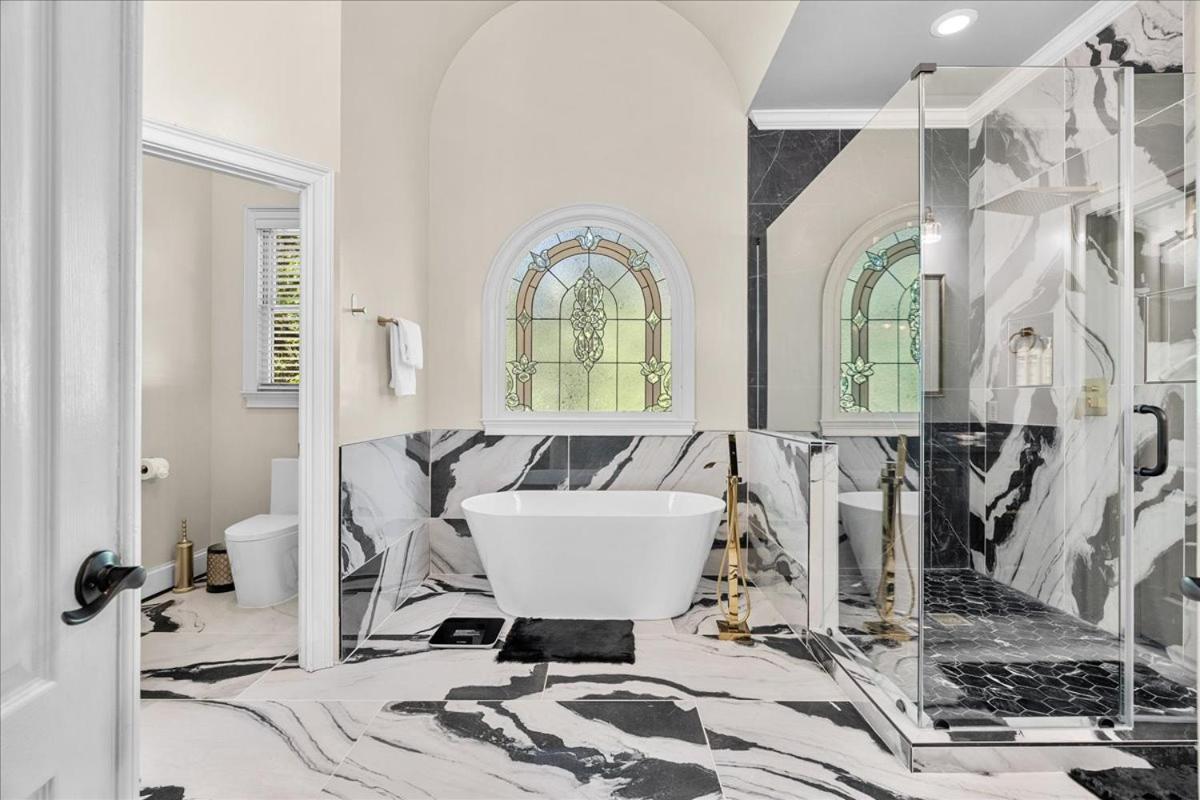 11580sqft Large By Airport Villa *