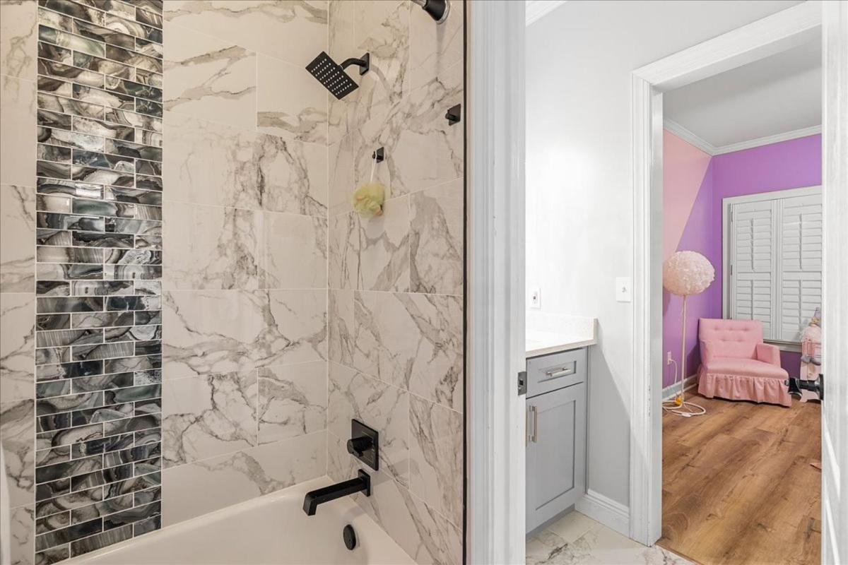 11580sqft Large By Airport *