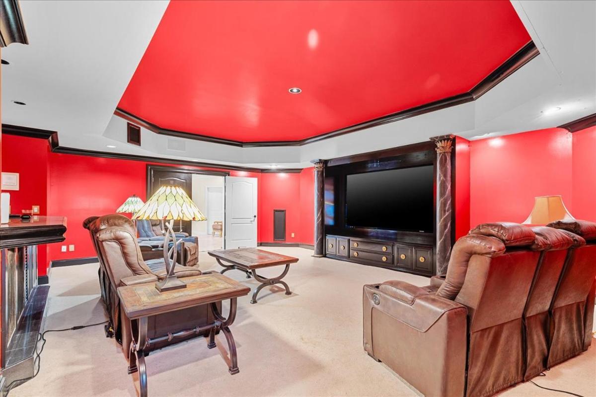 11580sqft Large By Airport Villa