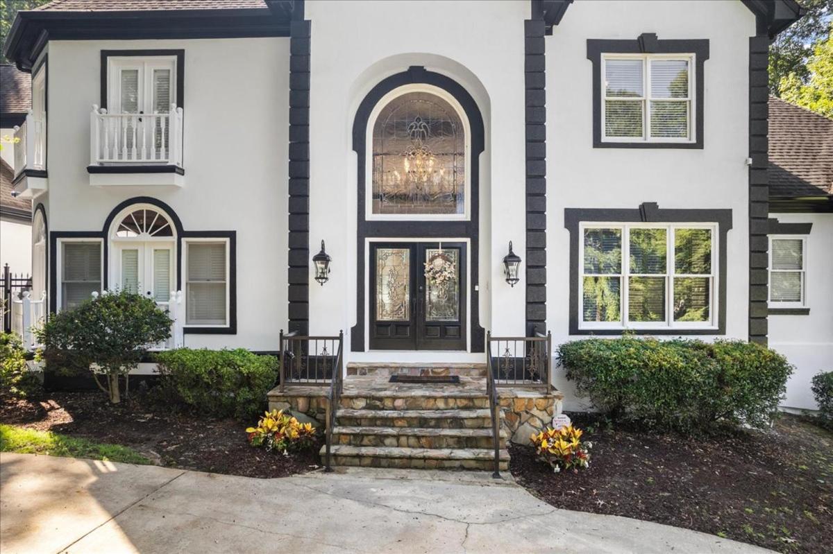 Villa 11580sqft Large By Airport