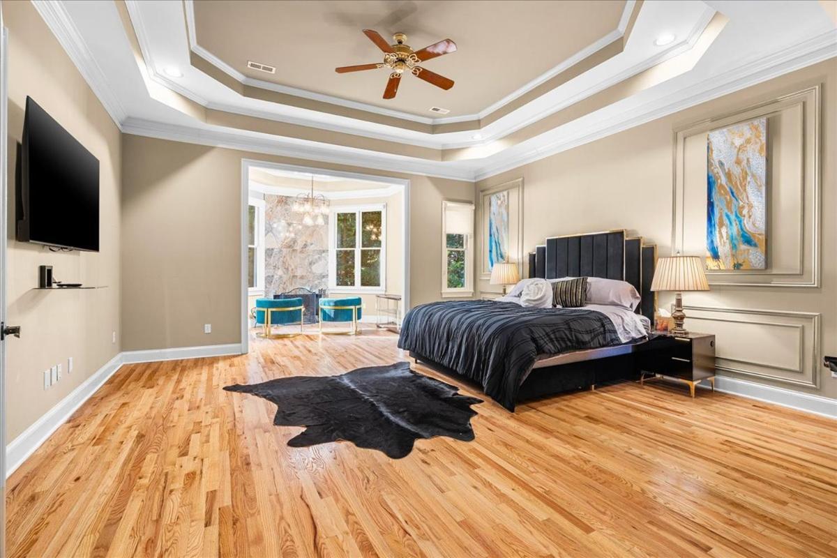 11580sqft Large By Airport *