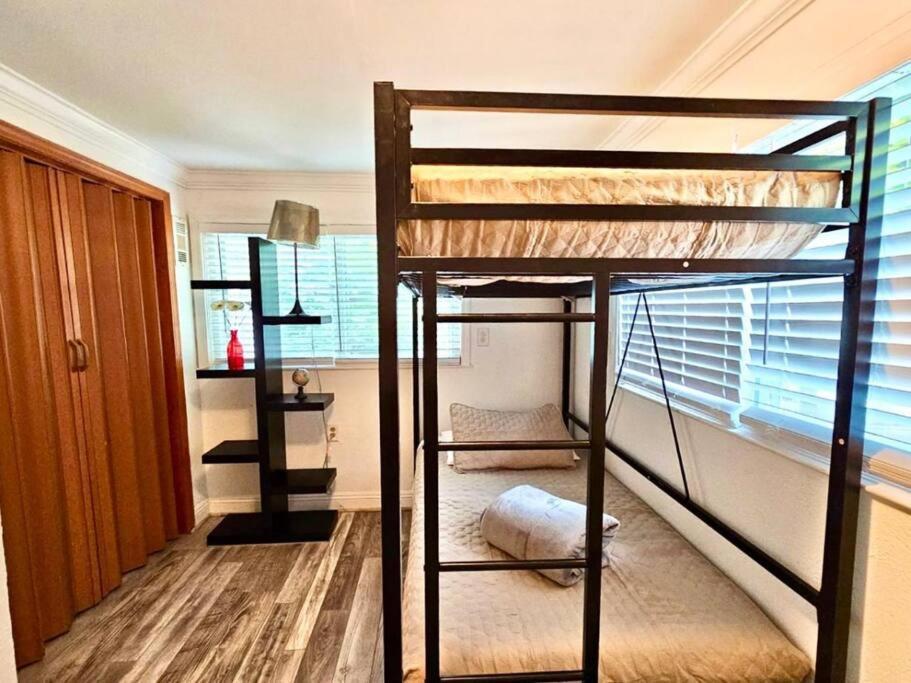 Midtown Gem Walk To Attractions Holiday home